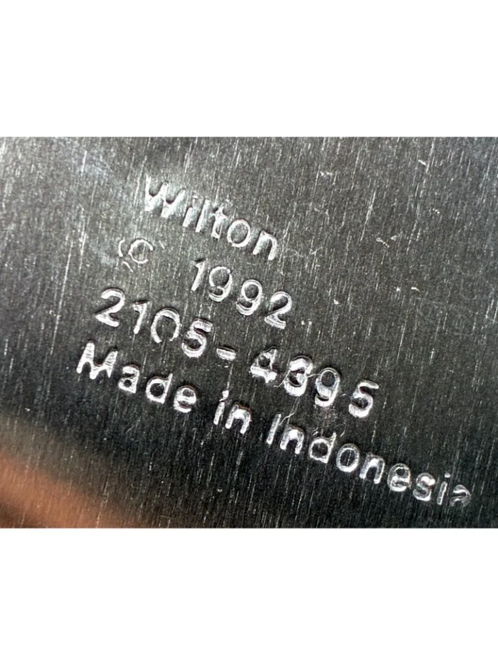 Wilton Peek-A-Boo Bunny Easter Egg Cake Pan Mold #2105-4395 Silver Aluminum VTG